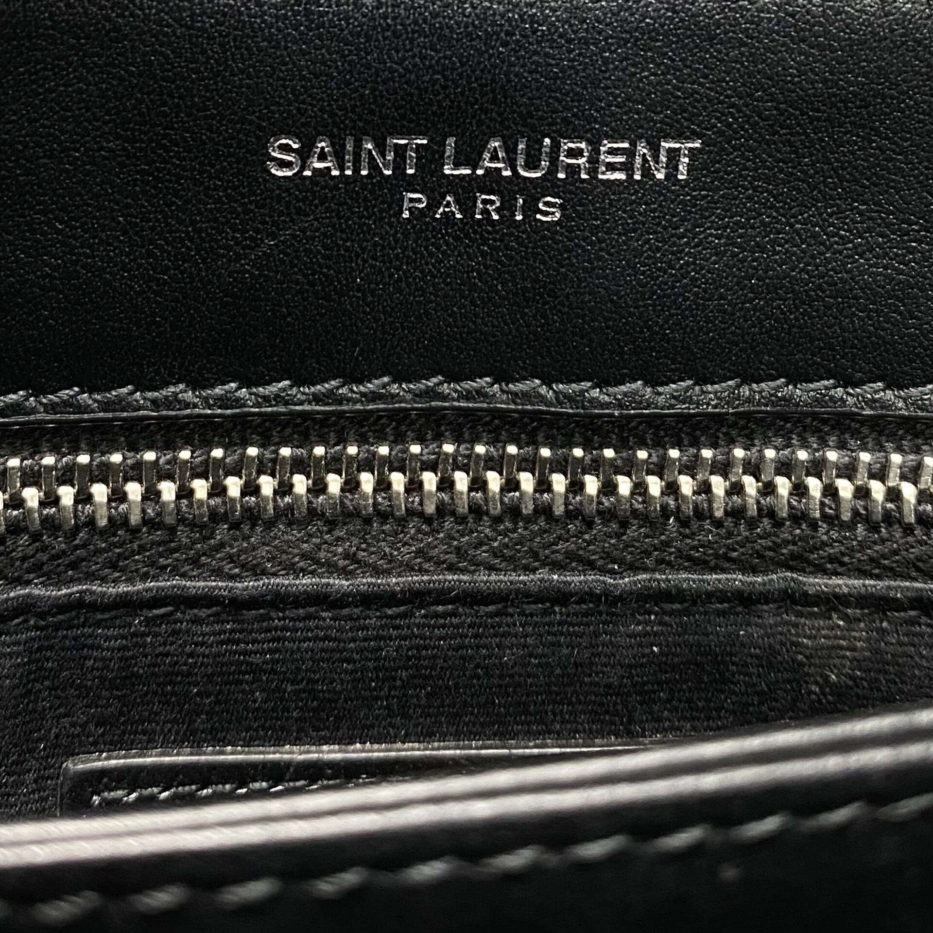 Bolsa Saint Laurent Loulou Toy Preta