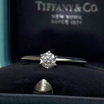 Anel Solitário Tiffany & Co. - 0.28 ct