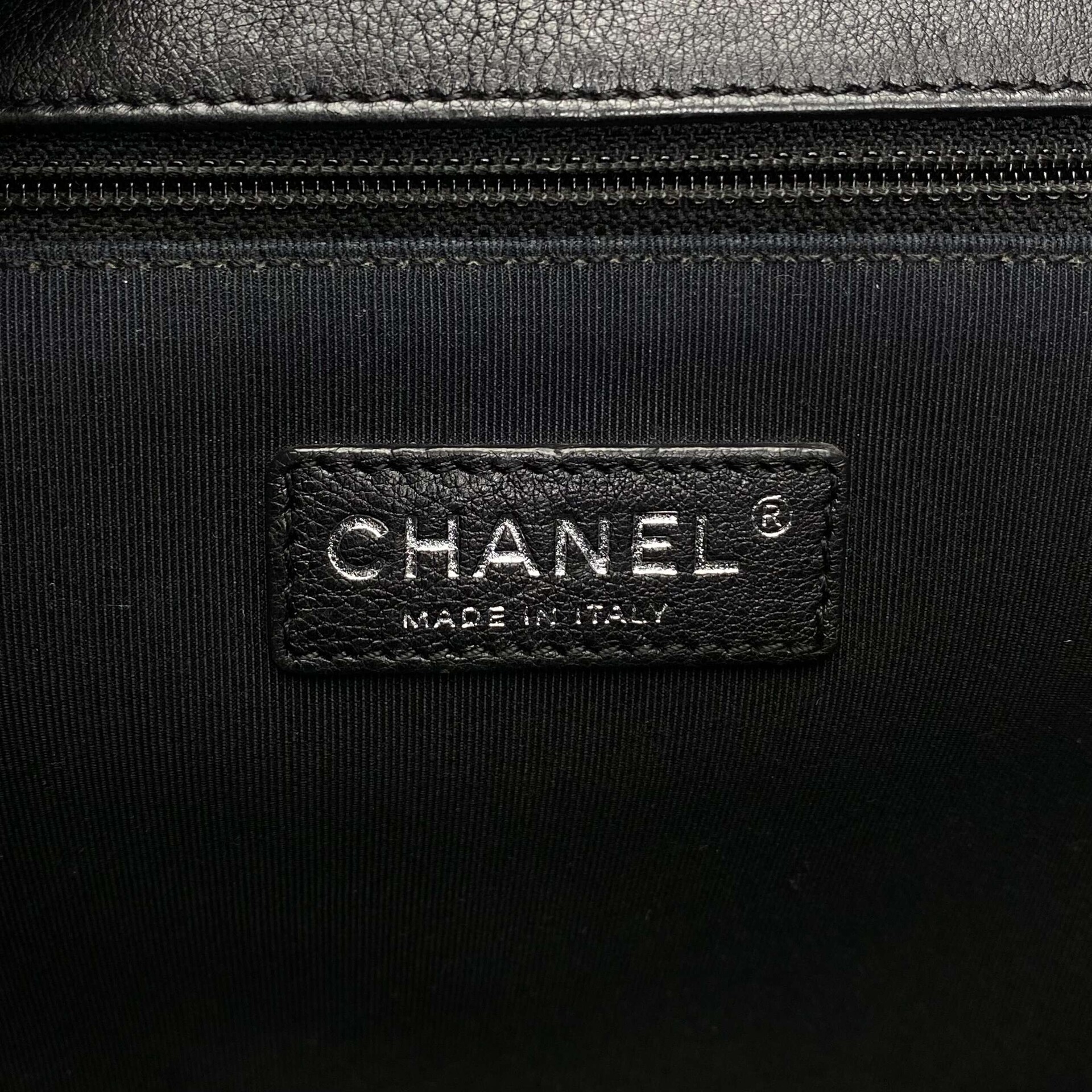 Bolsa Chanel Boy Grande Couro Caviar