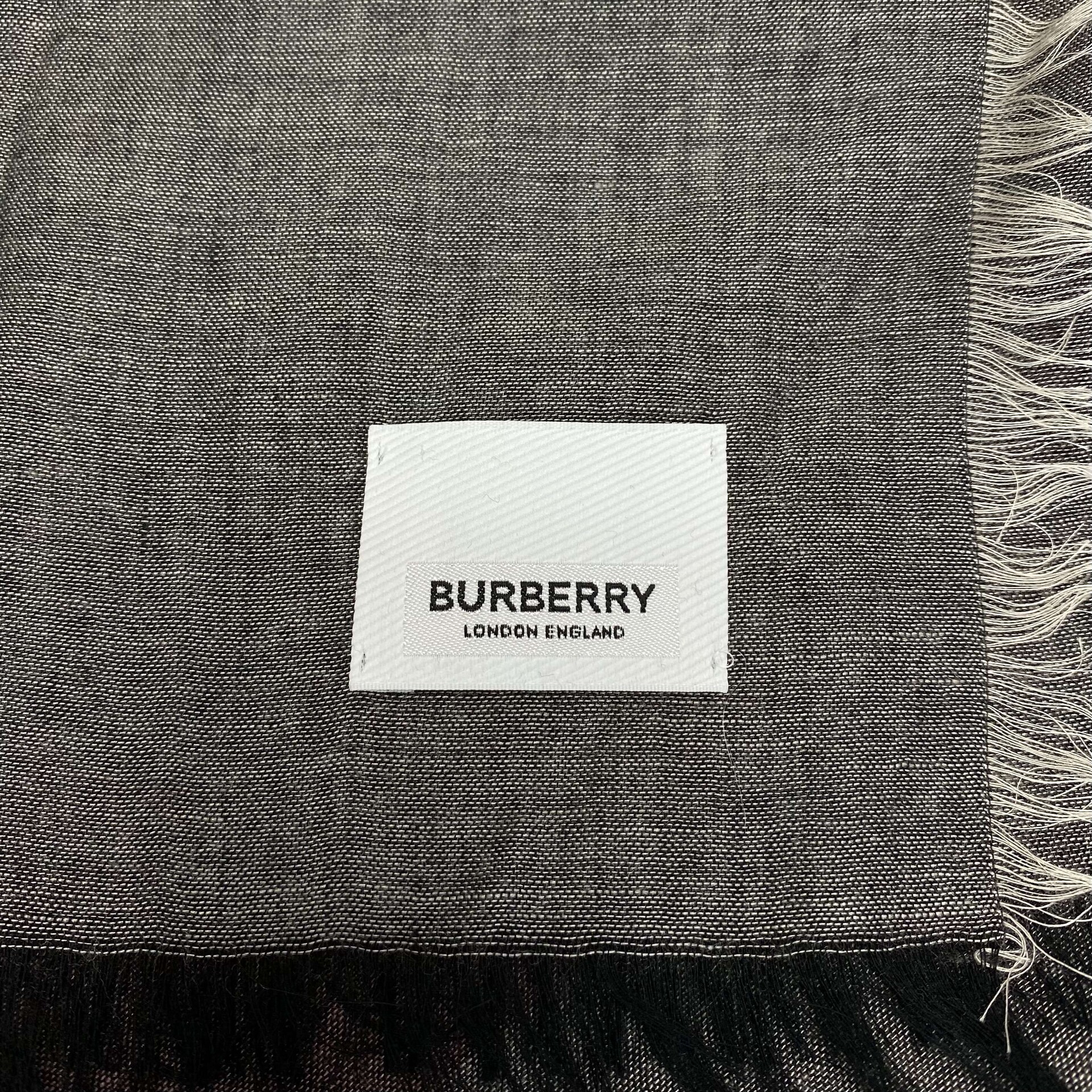 Pashimina Burberry Xadrez Preto e Rosa