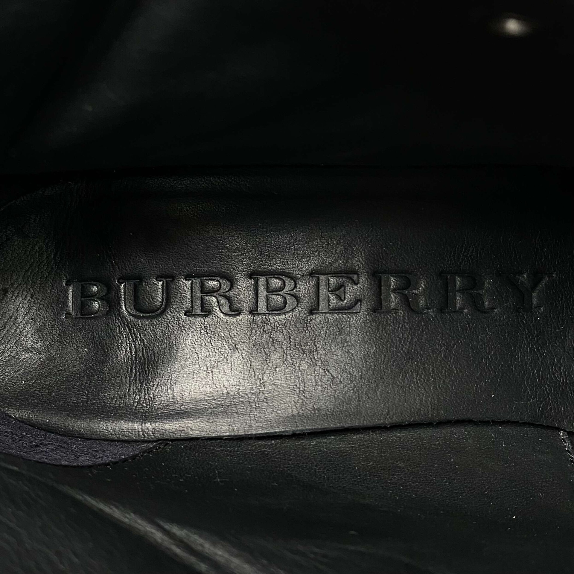 Bota Burberry Couro Preto