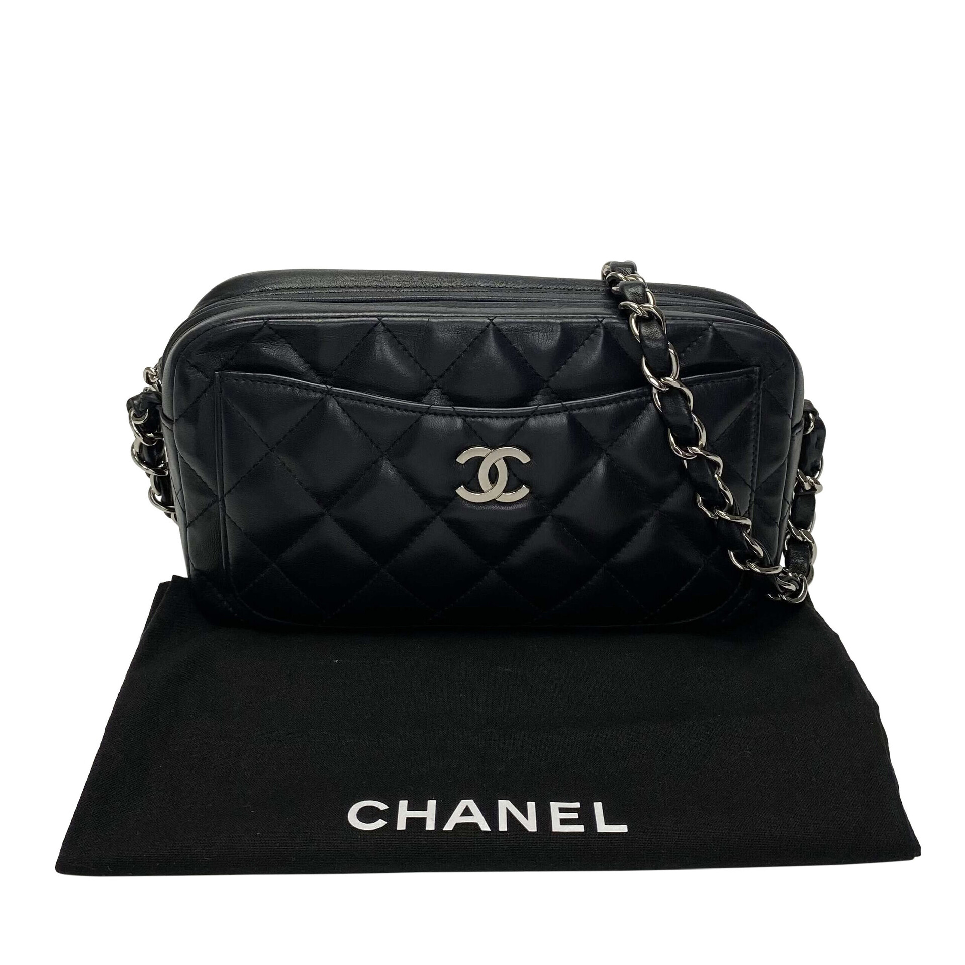 Bolsa Chanel Quilted CC Camera Bag Couro Preto