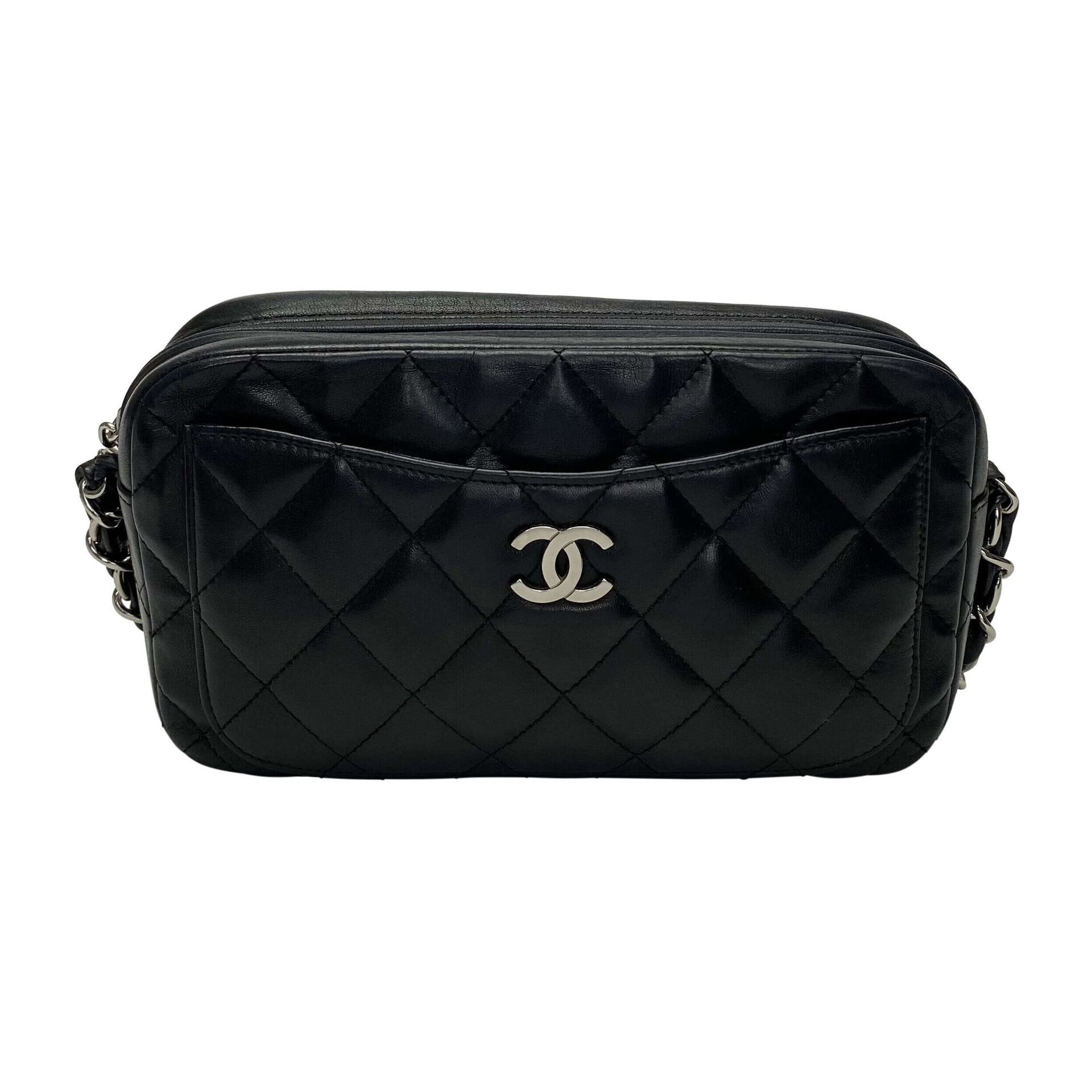 Bolsa Chanel Quilted CC Camera Bag Couro Preto