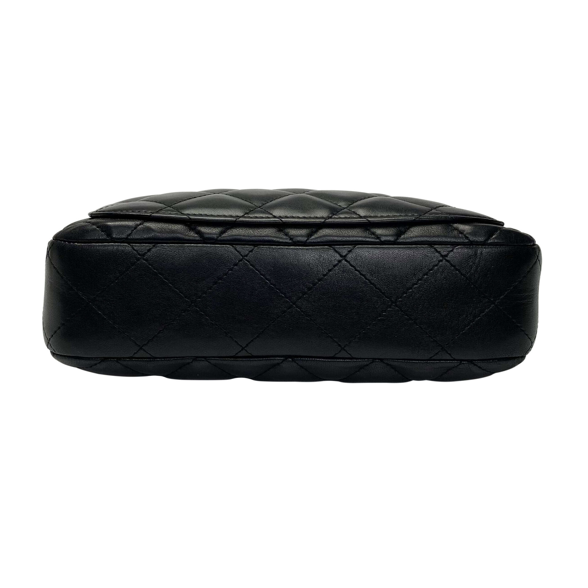 Bolsa Chanel Quilted CC Camera Bag Couro Preto