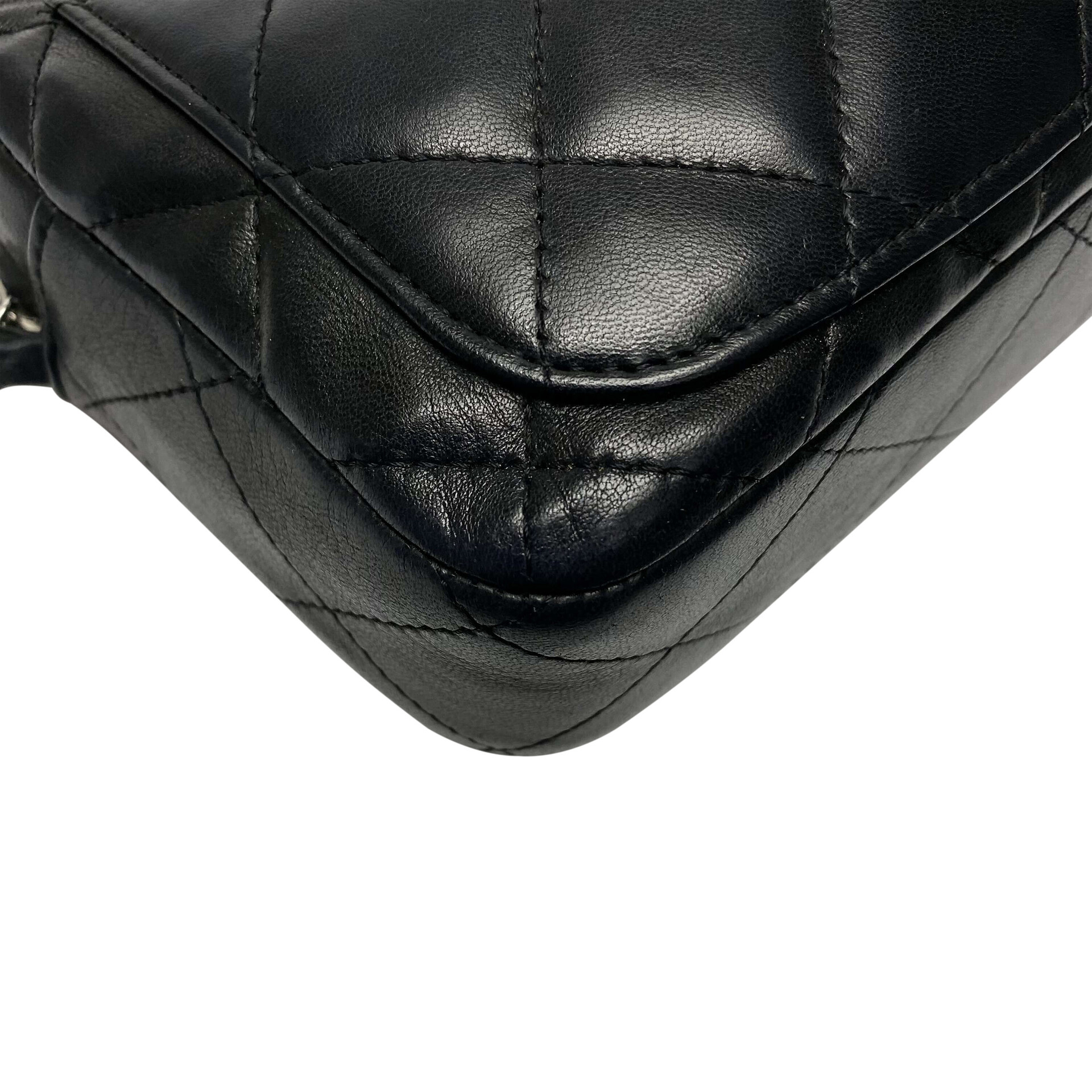 Bolsa Chanel Quilted CC Camera Bag Couro Preto