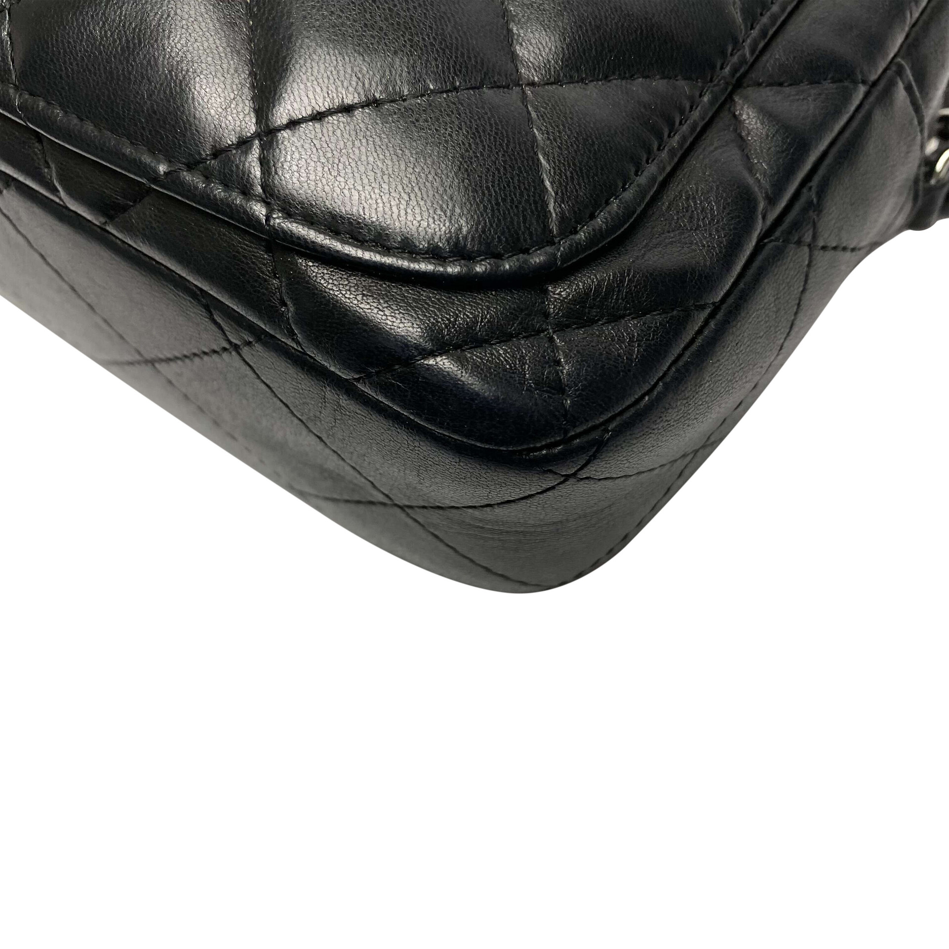 Bolsa Chanel Quilted CC Camera Bag Couro Preto