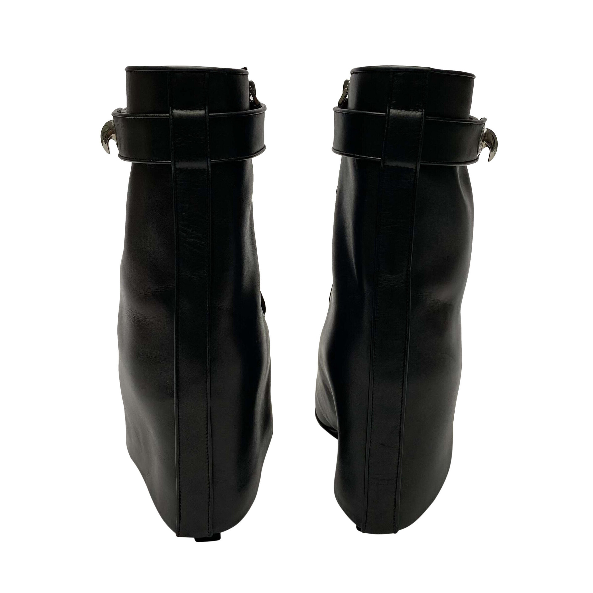 Bota Givenchy Shark Lock Couro Preta