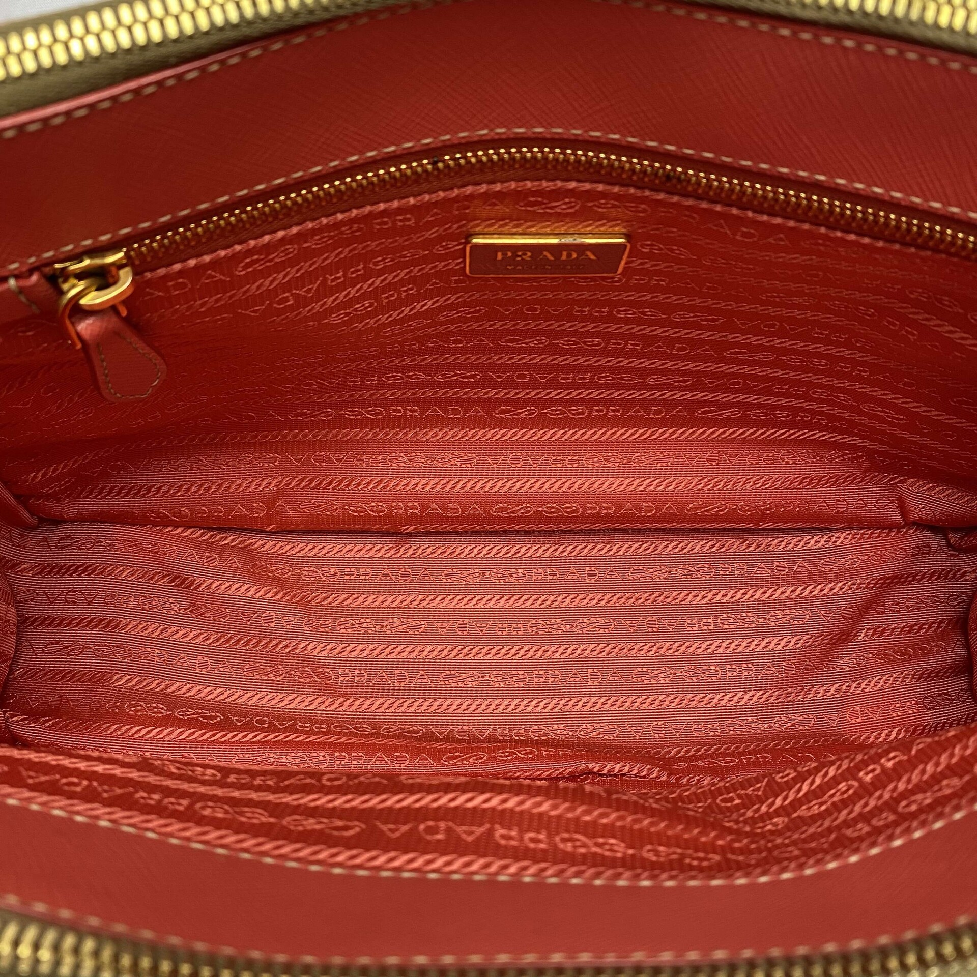 Bolsa Prada Galleria Couro Saffiano Coral