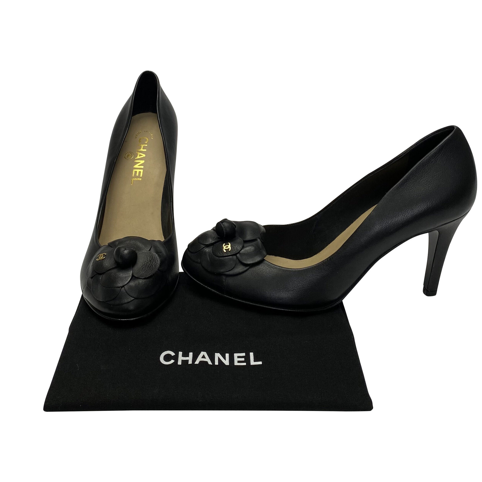 Scarpin Chanel Camélia Preto