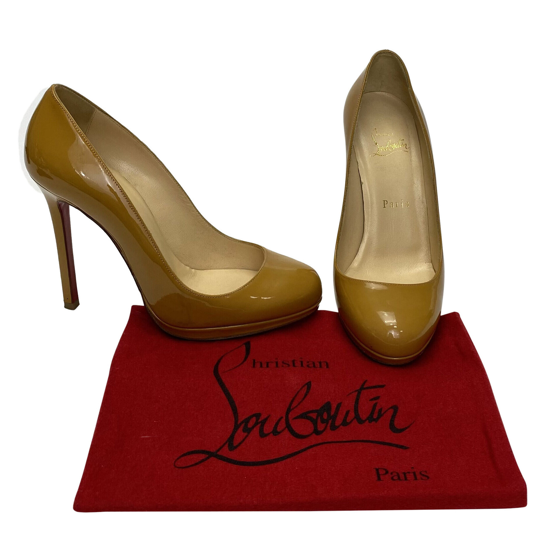 Sapato Christian Louboutin Verniz Bege