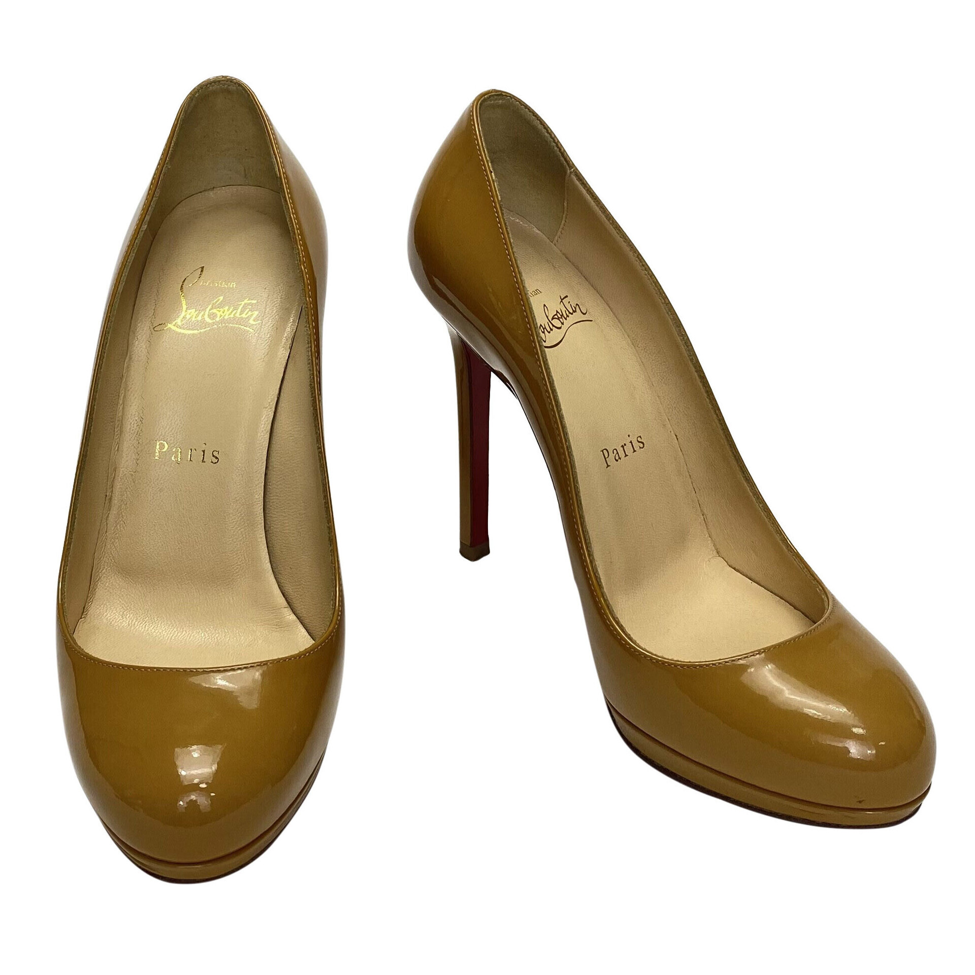 Sapato Christian Louboutin Verniz Bege