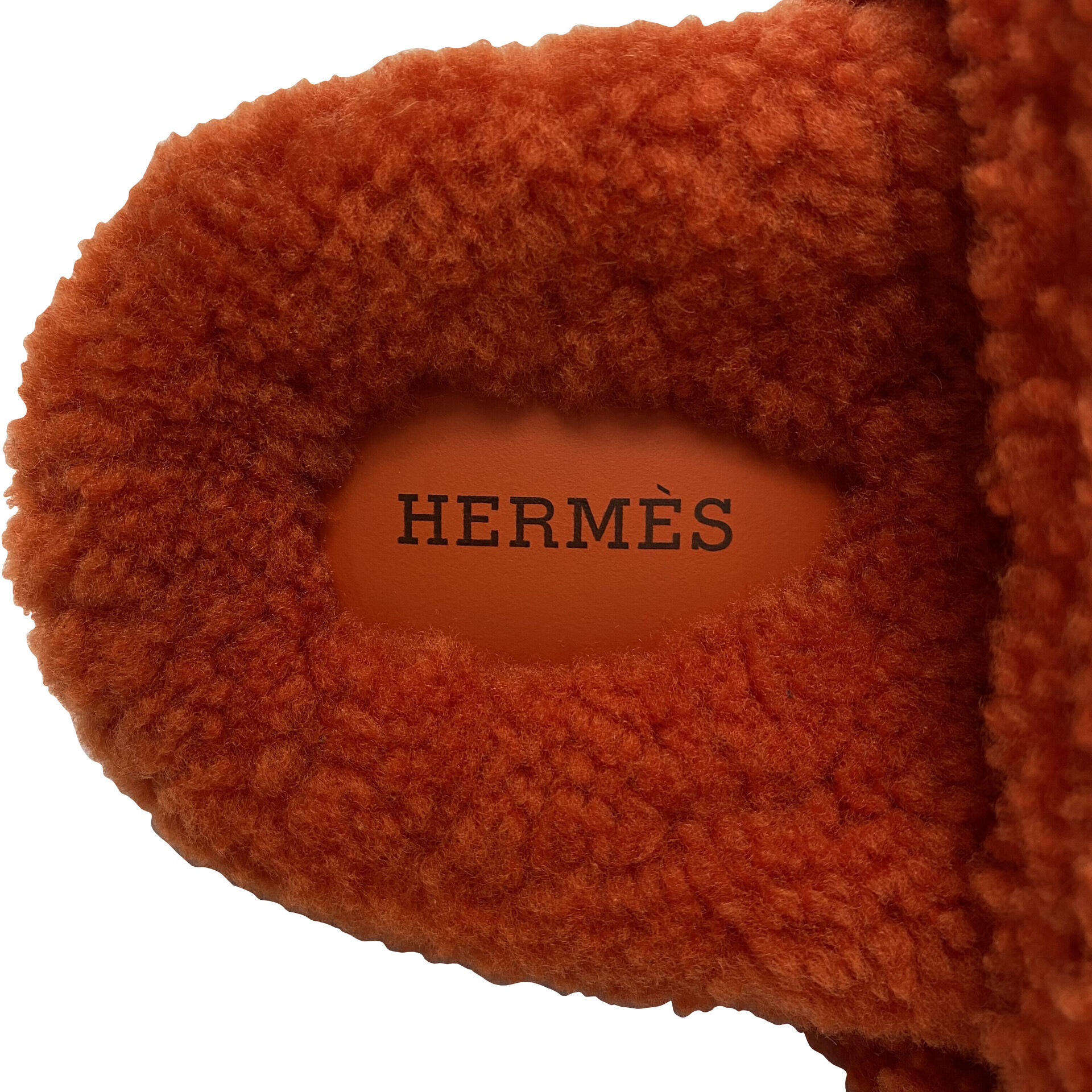 Sandália Hermès Chypre Shearling Coral