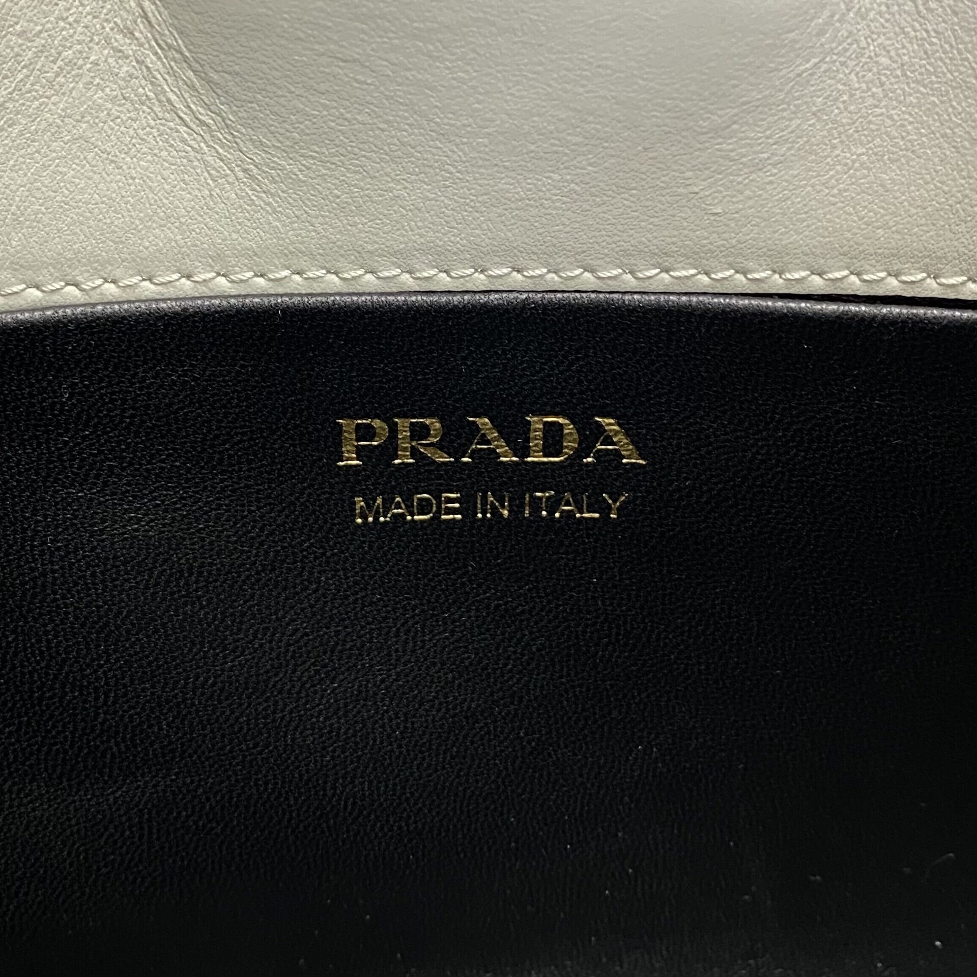 Bolsa Prada Cleo Branca