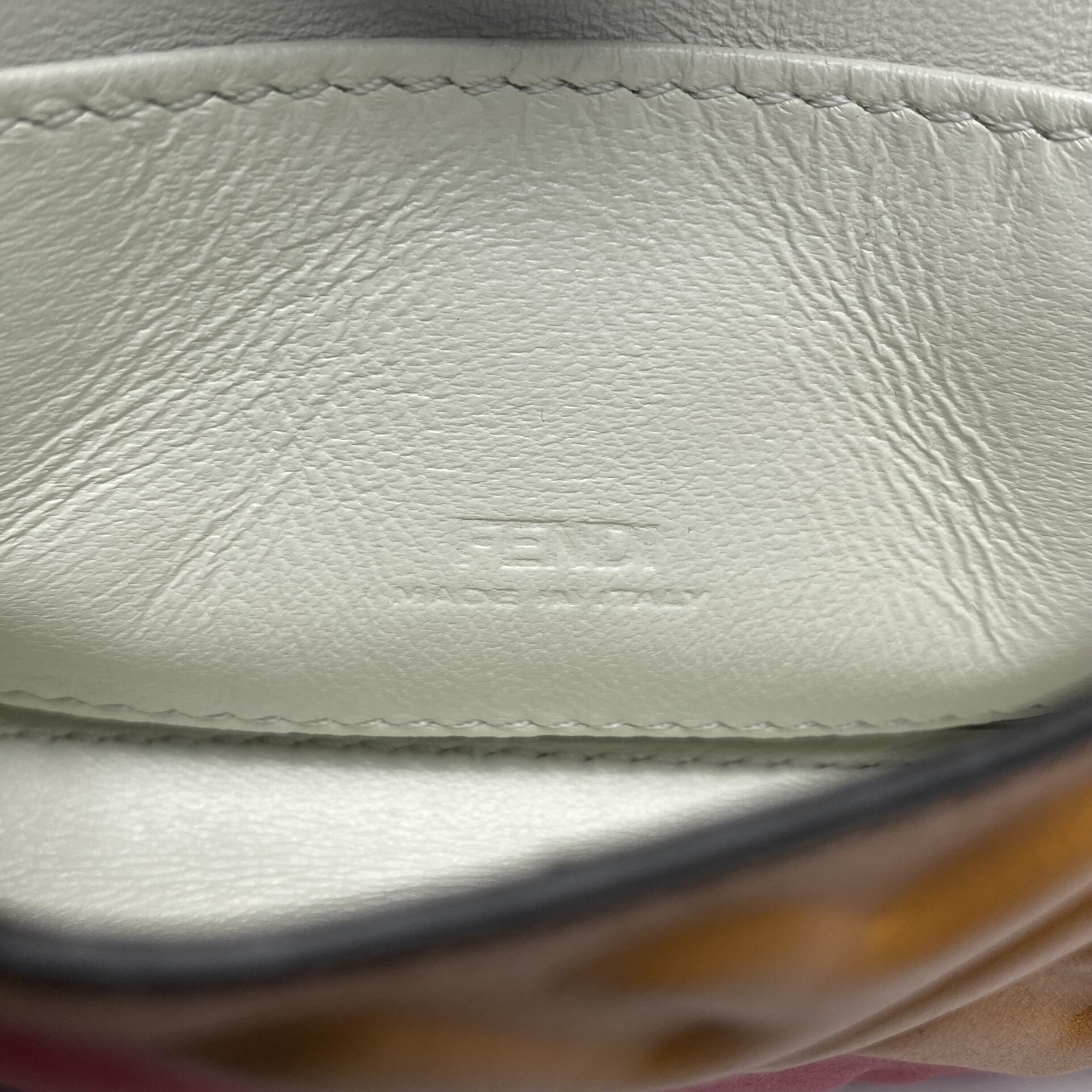 Bolsa Fendi Nano Baguette