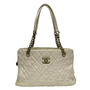 Bolsa Chanel CC Crow Tote Off White