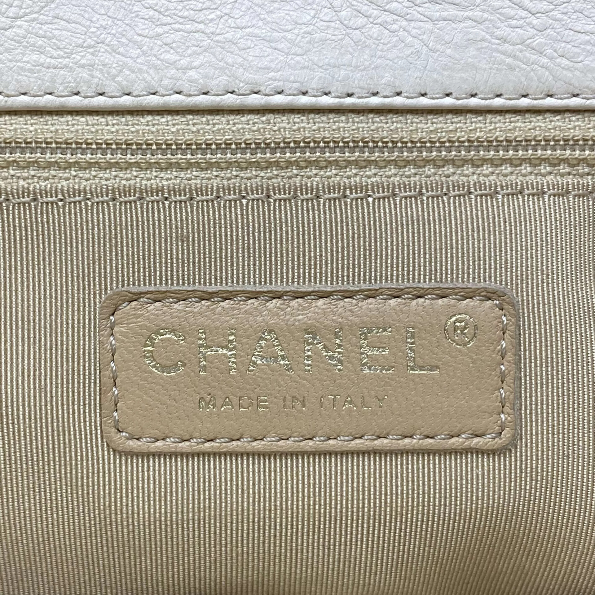 Bolsa Chanel CC Crow Tote Off White