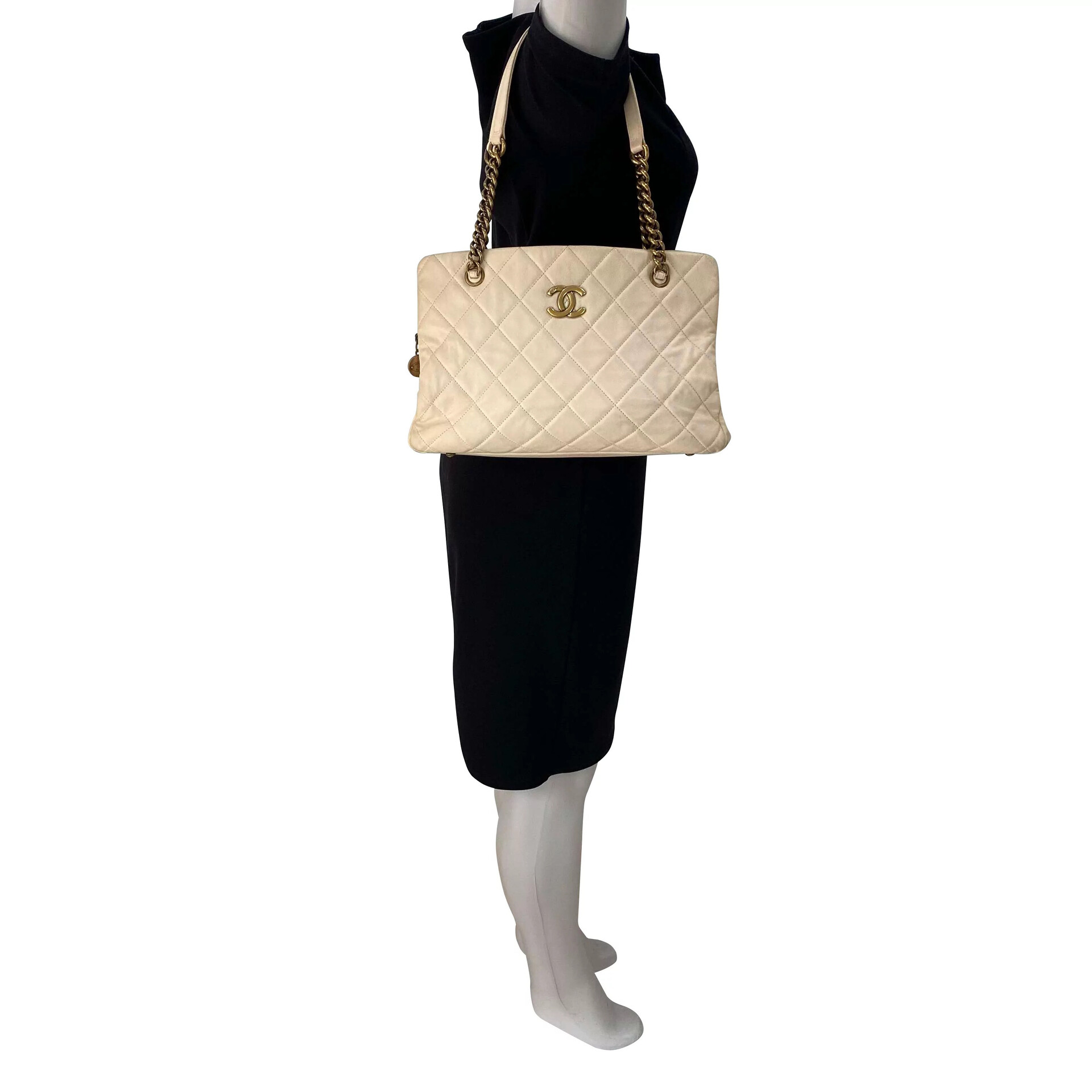 Bolsa Chanel CC Crow Tote Off White