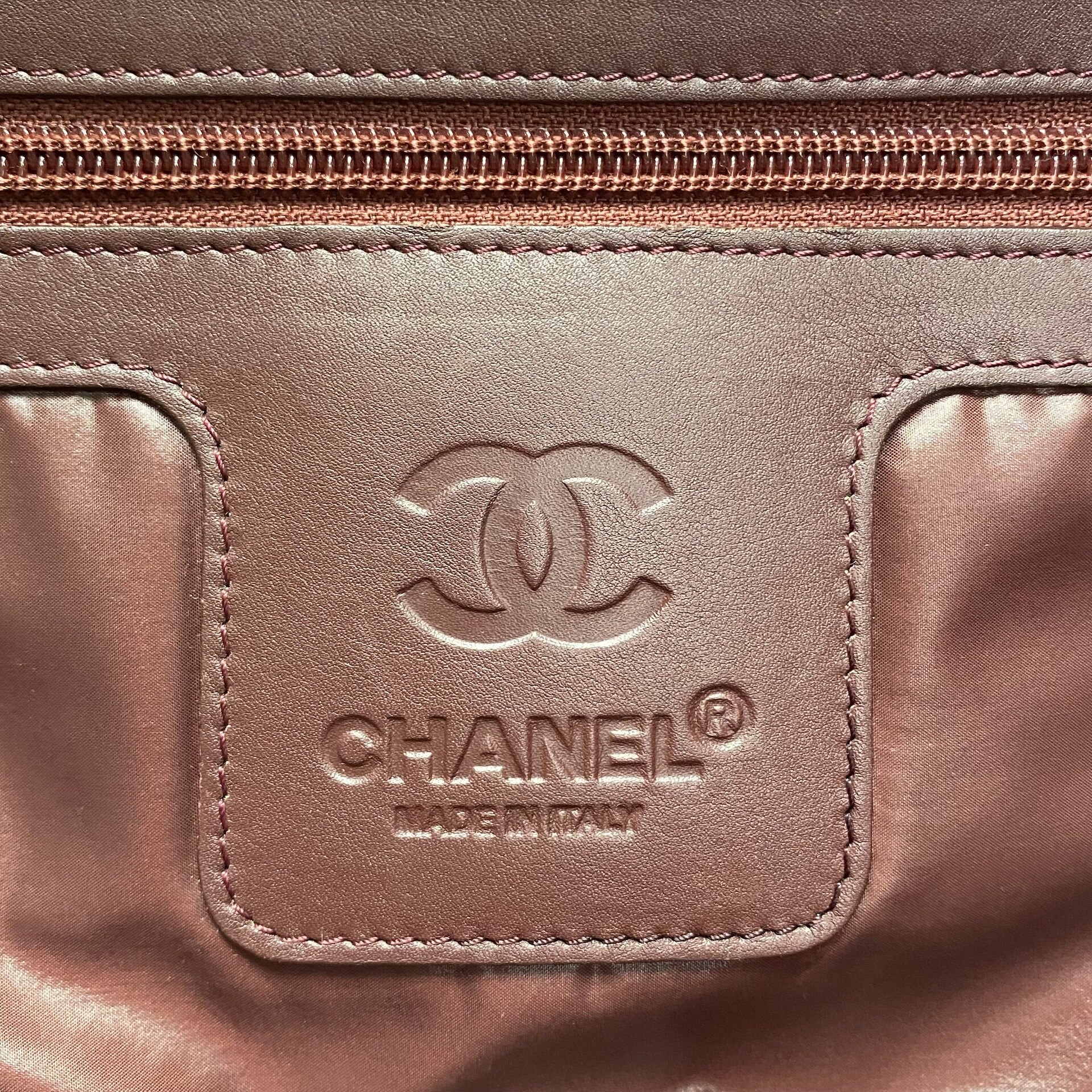 Mala Chanel Nylon Coco Cocoon Rolling Trolley Preto