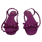 Sandália Valentino Garavani Rockstuds Rosa
