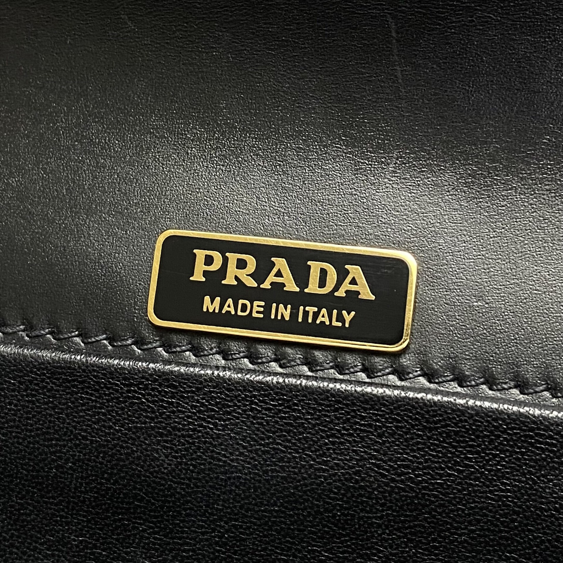 Bolsa Prada Lion Cahier Preta