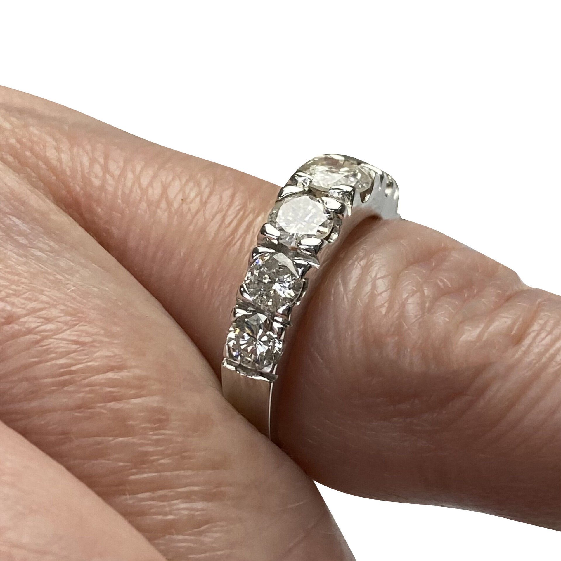 Meia Aliança Ouro Branco com Diamantes