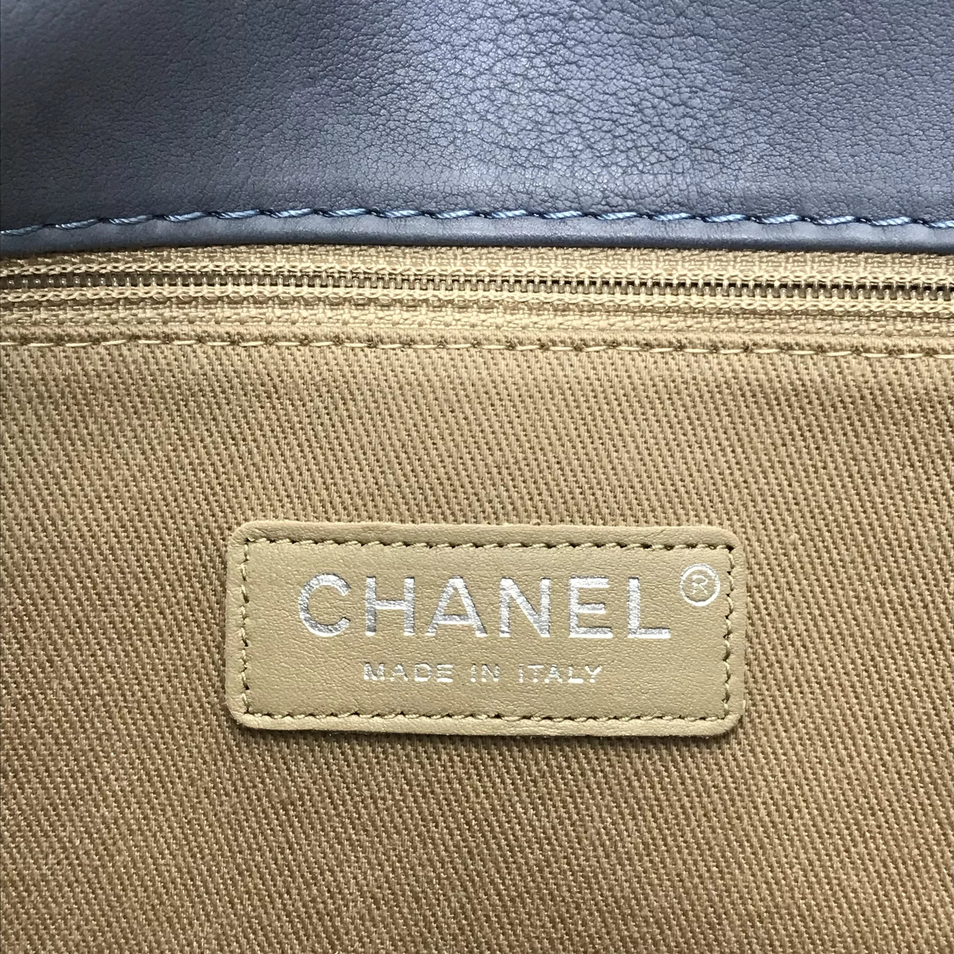Bolsa Chanel Couro Cinza