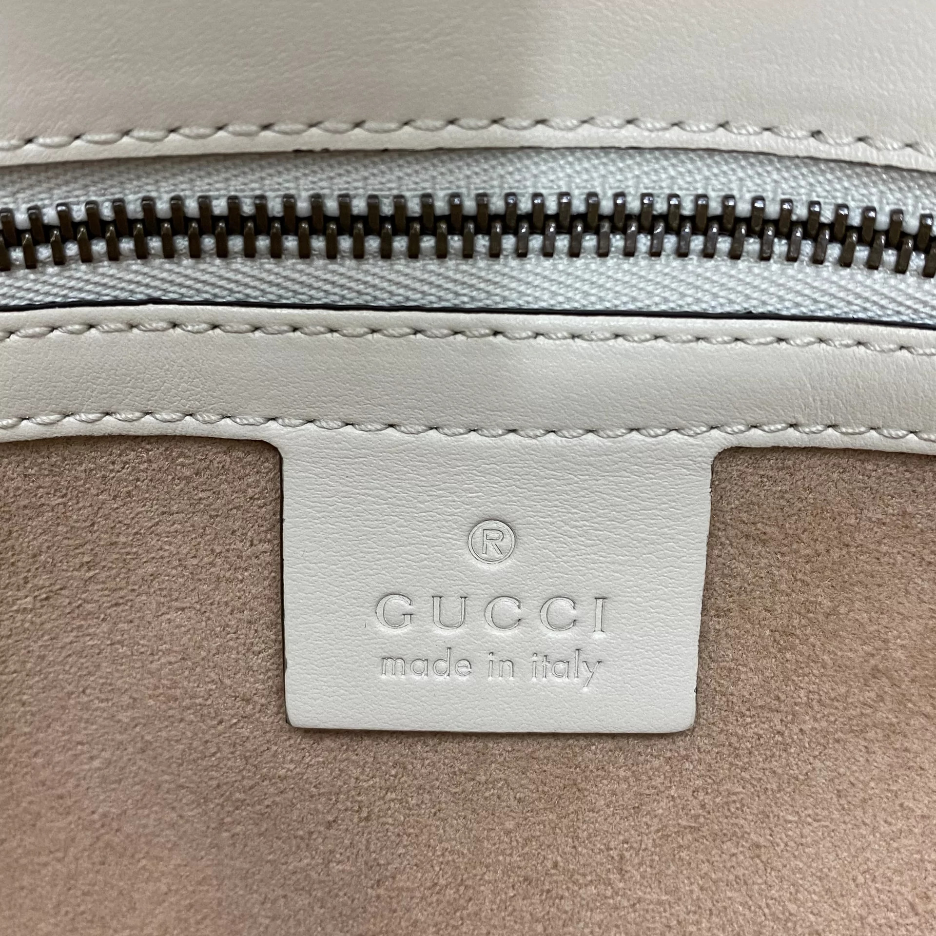 Bolsa Gucci GG Marmont Off White