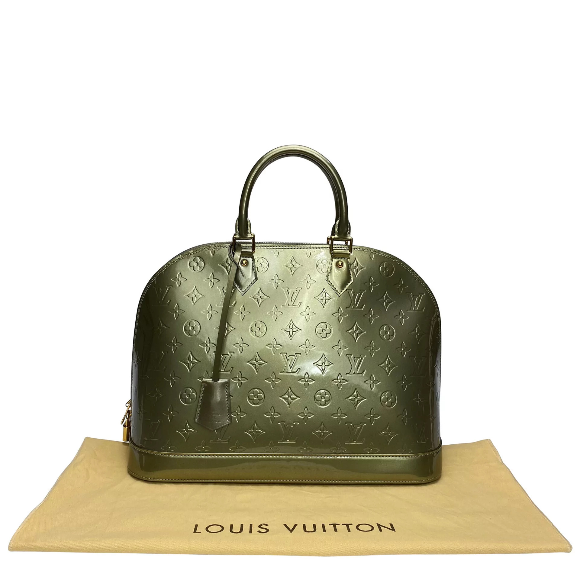 Léo Santana desfila com necessarie da Louis Vuitton: 'Bem