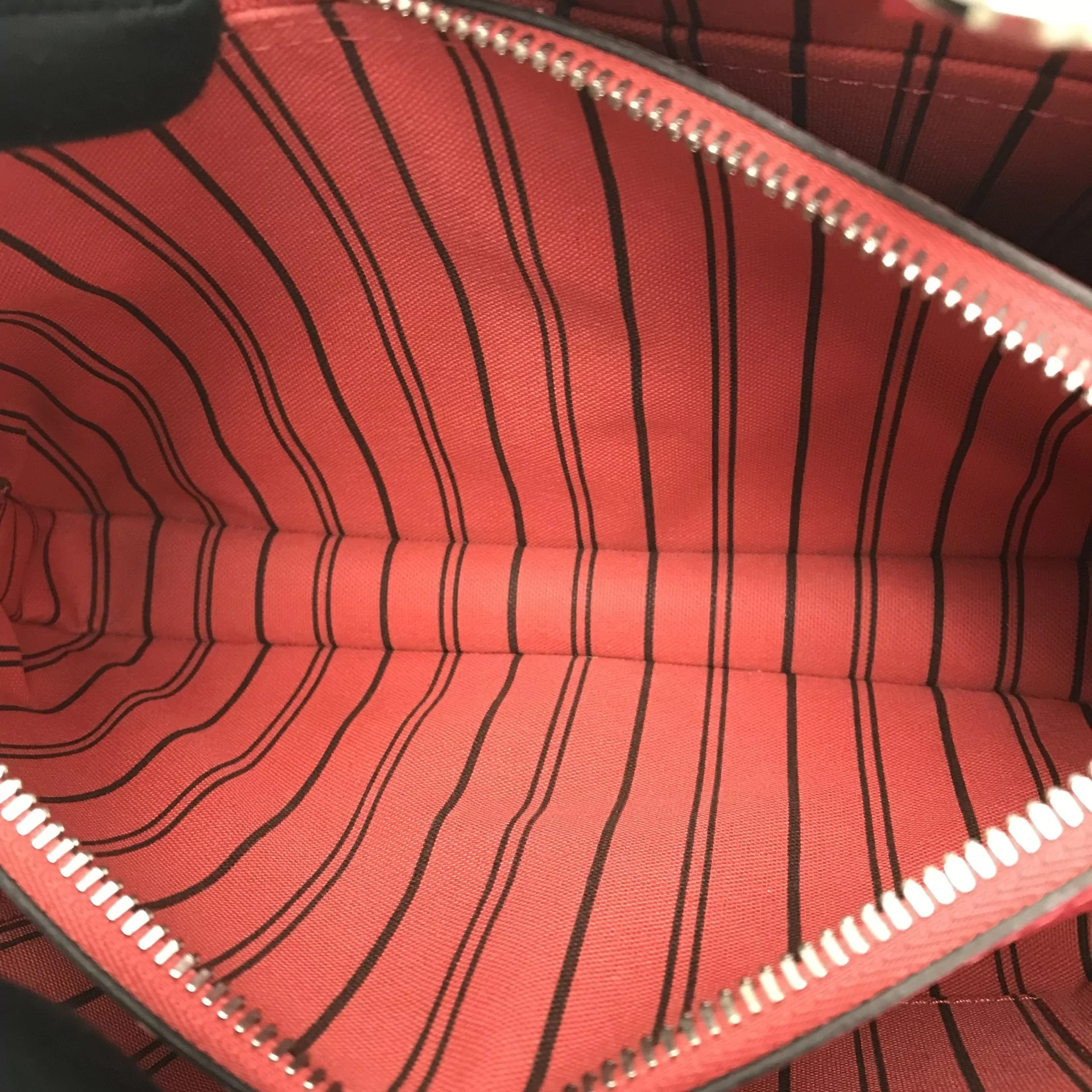 Bolsa Louis Vuitton Montaigne BB Vermelha