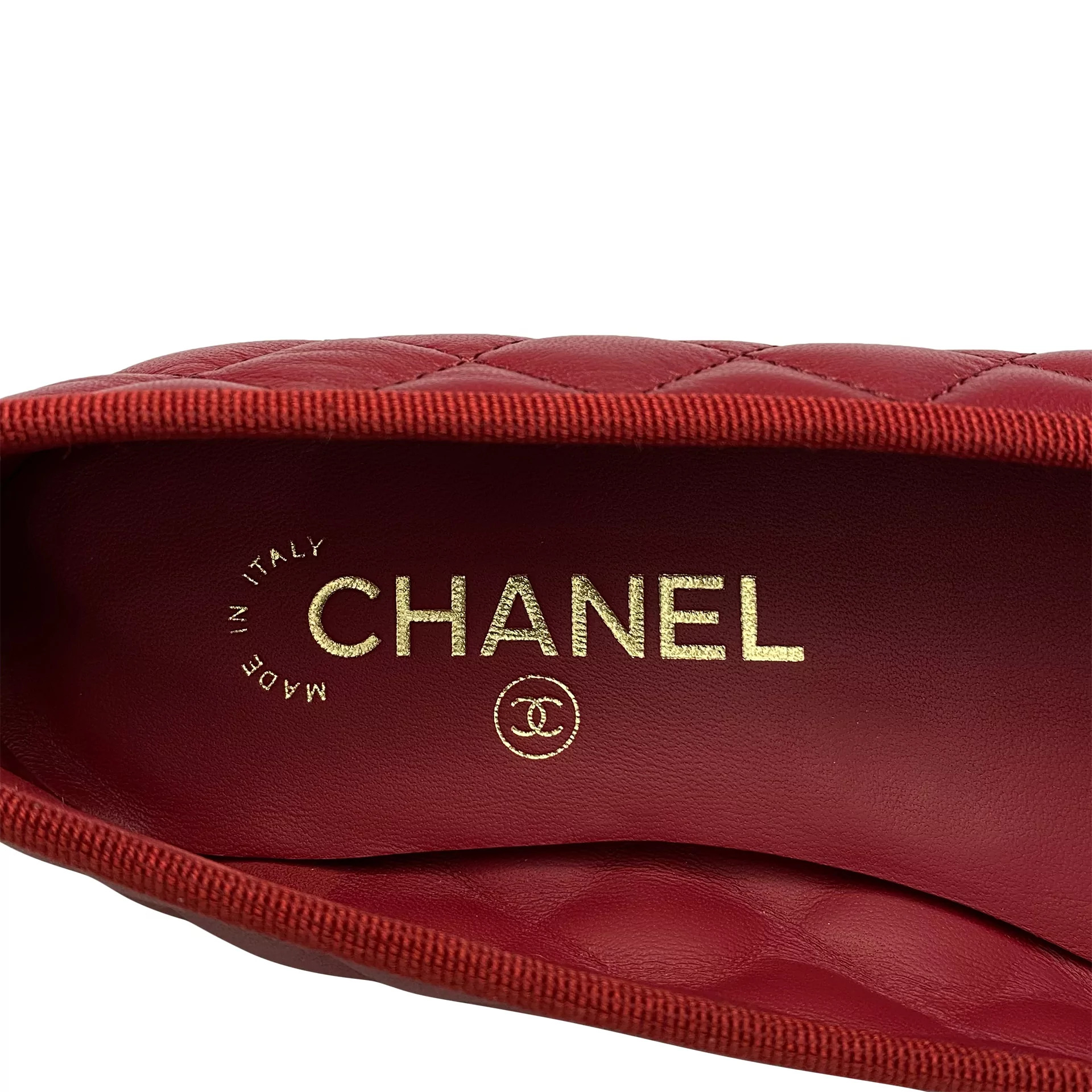 Sapatilha Chanel Matelassê Cereja